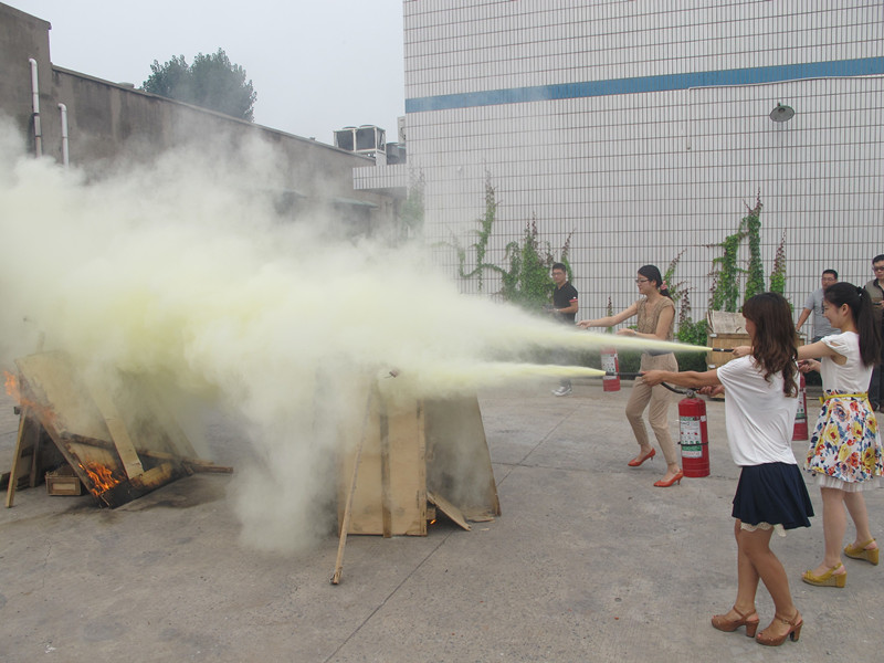 人人參與消防-共創(chuàng)平安和諧-益和熱力公司開展消防、逃生演練