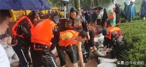 安陽(yáng)益和熱力集團(tuán)30人搶險(xiǎn)隊(duì)逆流而上，奮戰(zhàn)在抗洪一線(xiàn)